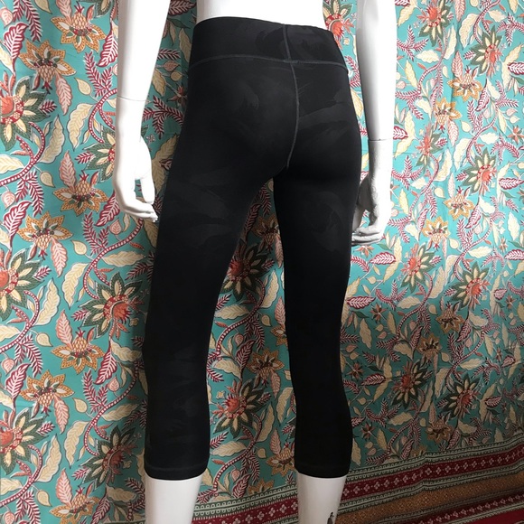 Adidas Climalite Modelled Black Capris Workout Running Tights Size Small - Picture 3 of 16